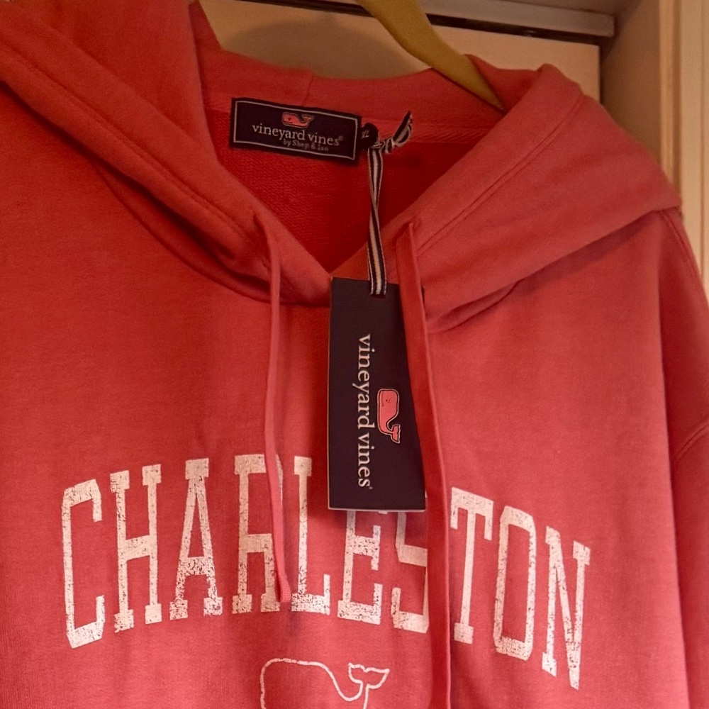 NWT Vineyard Vines Men's Varsity Txt Hoodie Charleston in Jetty Red sz XL - Picture 5 of 6